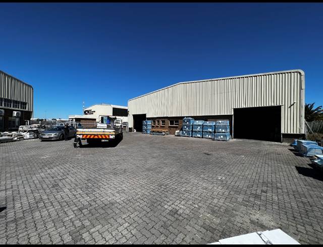 1,273M² WAREHOUSE FOR SALE IN AIRPORT INDUSTRIA